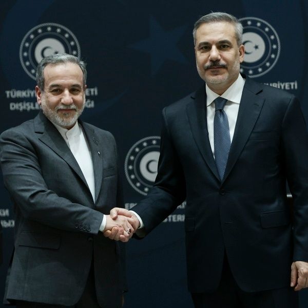 Ιράν - Τουρκία: Ο Φιντάν επικοινώνησε με τον Αραγτσί μετά την κλιμάκωση της έντασης στον Περσικό