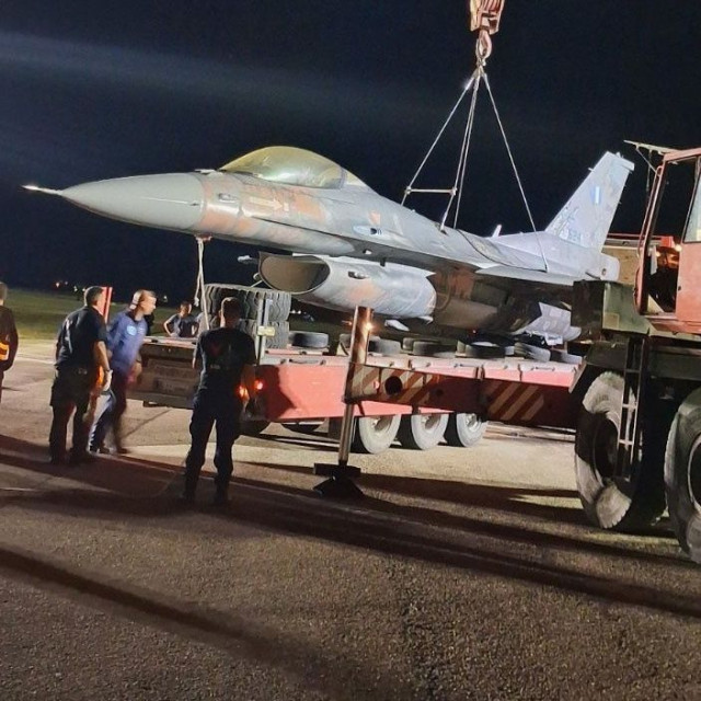 Ζάκυνθος: Απομακρύνθηκε το F-16 που είχε κάνει αναγκαστική προσγείωση - Άνοιξε το αεροδρόμιο