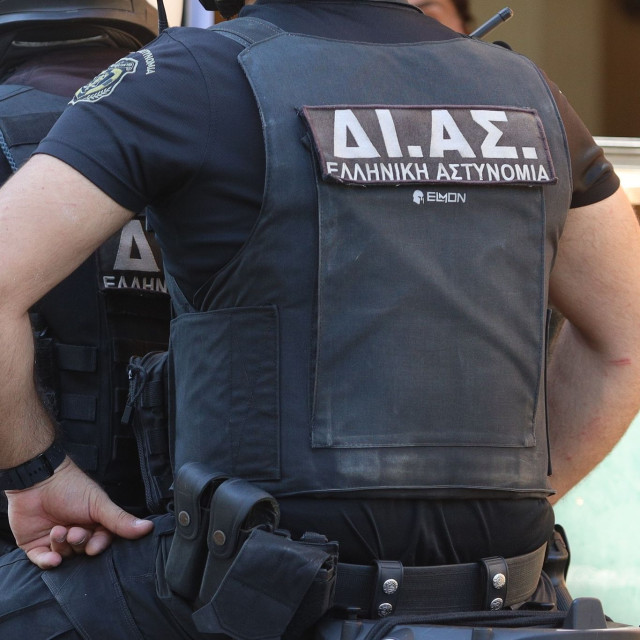 Ένοχοι δύο αστυνομικοί για τον βιασμό 19χρονης στο ΑΤ Ομονοίας