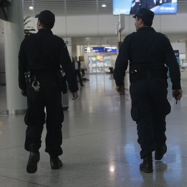 Αεροδρόμιο «Ελευθέριος Βενιζέλος»: Χειροπέδες σε 45χρονο που καταζητούνταν με Ευρωπαϊκό Ένταλμα