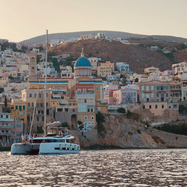 Σύρος: Ύμνοι από Αυστραλία, Γερμανία και Ιταλία για την αυθεντικότητα του νησιού