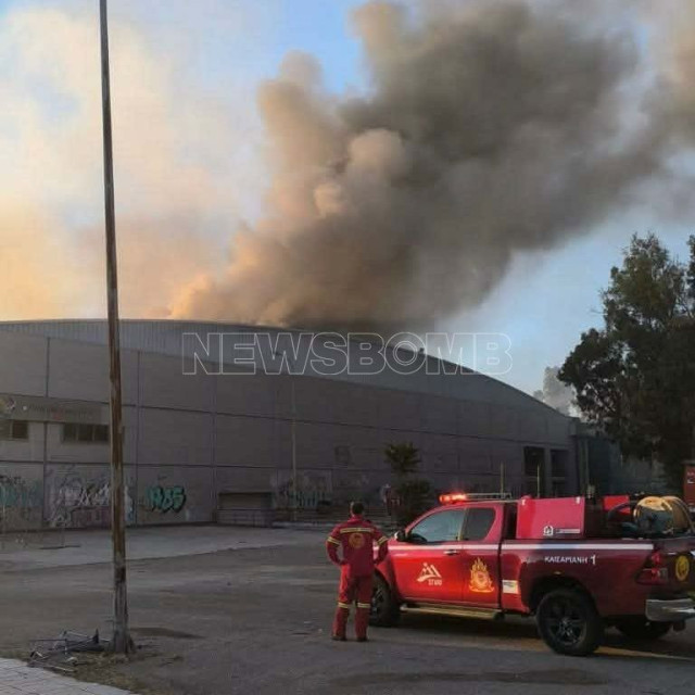 Φωτιά στο παλιό κτήριο του Μπάντμιντον στο Πάρκο Γουδή - Μήνυμα 112
