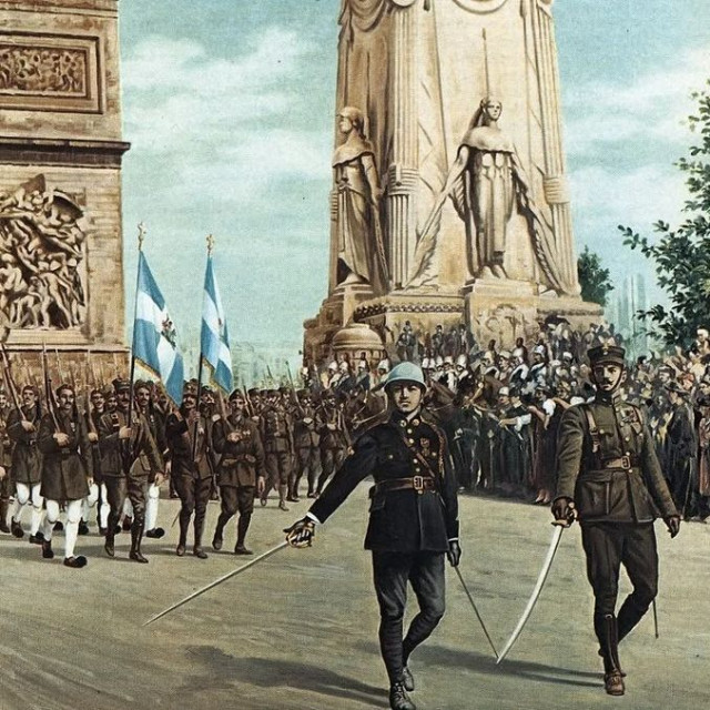 Μοναδικό: Ελληνικό άγημα παρέλασε σήμερα στην Αψίδα του Θριάμβου στο Παρίσι, όπως το 1919