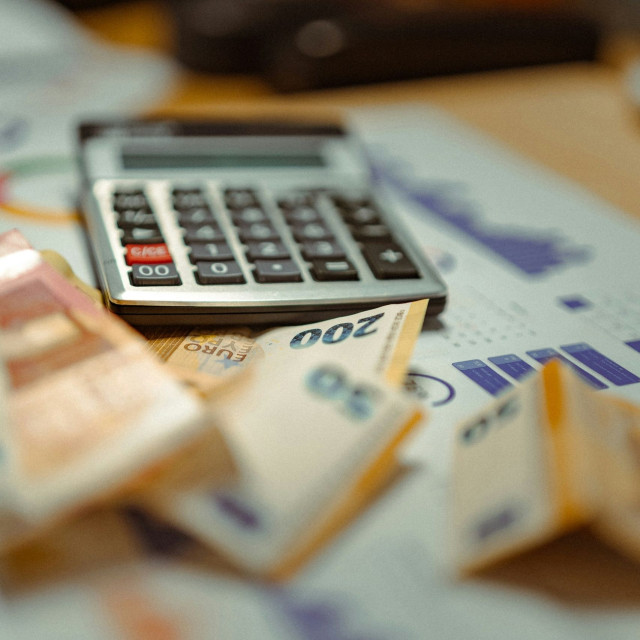 Απάτη «καρουζέλ» 46,9 εκατ. ευρώ εντόπισε η Ευρωπαϊκή Εισαγγελία – Έφοδοι σε Αττική και Καστοριά