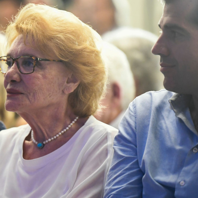 Μάρω Κοντού: Η πορεία της στη Βουλή και στην Τοπική Αυτοδιοίκηση