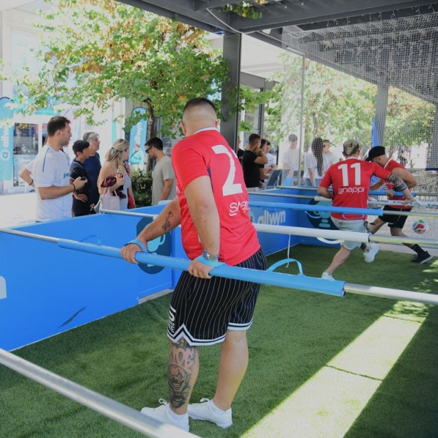 Human Foosball Arena: Το πιο διασκεδαστικό παιχνίδι βρίσκεται στο κατάστημα της Allwyn στο Σύνταγμα