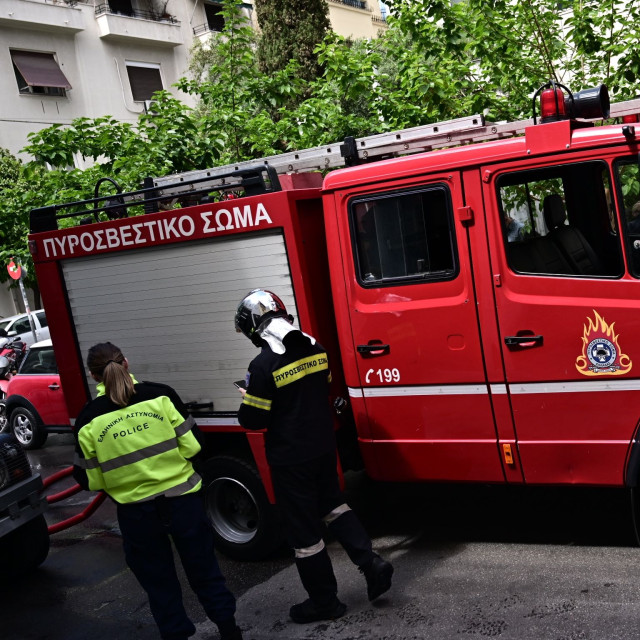 Φωτιά σε διαμέρισμα στη Θεσσαλονίκη - Απομακρύνθηκαν οι κάτοικοι της πολυκατοικίας