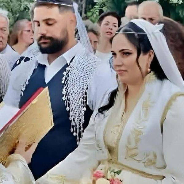 Ο πανέμορφος γάμος που υποκλίθηκε στην αυθεντική κρητική παράδοση