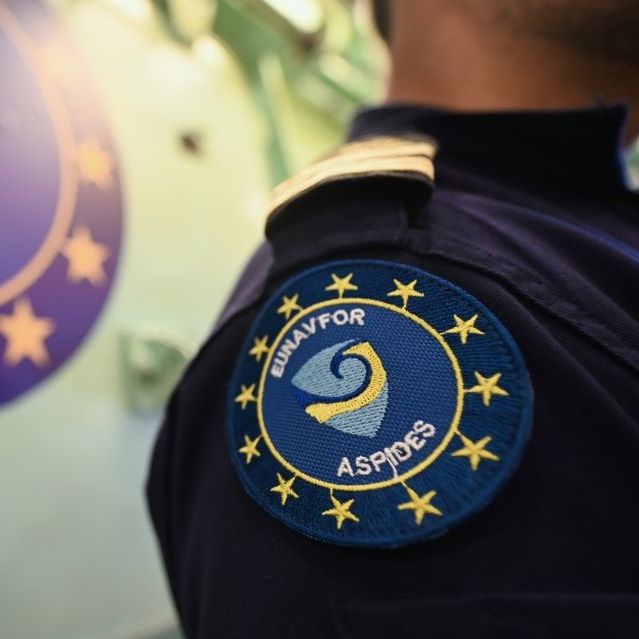 «Ασπίδες»: Η Ελλάδα ανέλαβε τη διοίκηση της επιχείρησης με τον αντιναύαρχο Γρυπάρη
