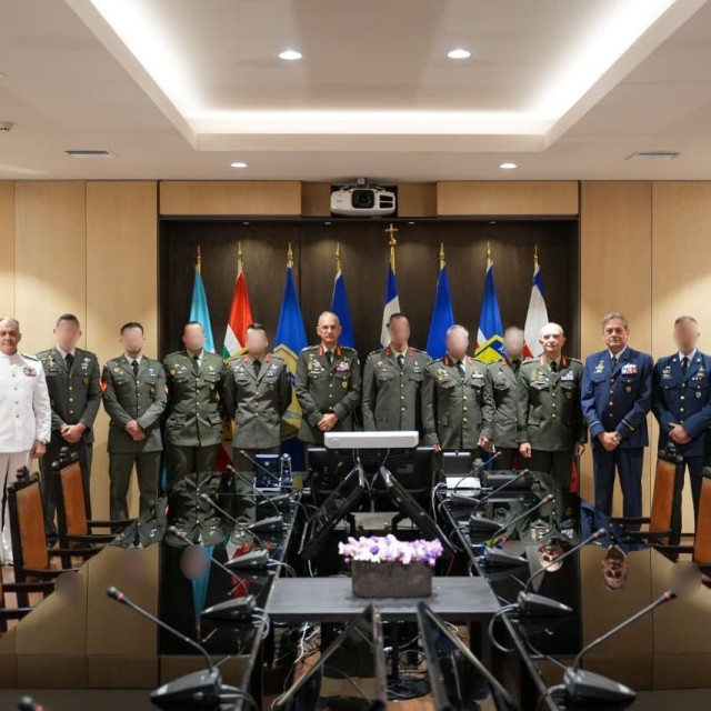 Προαγωγή επ' ανδραγαθία για τους επιζώντες της αποστολής στη Λιβύη