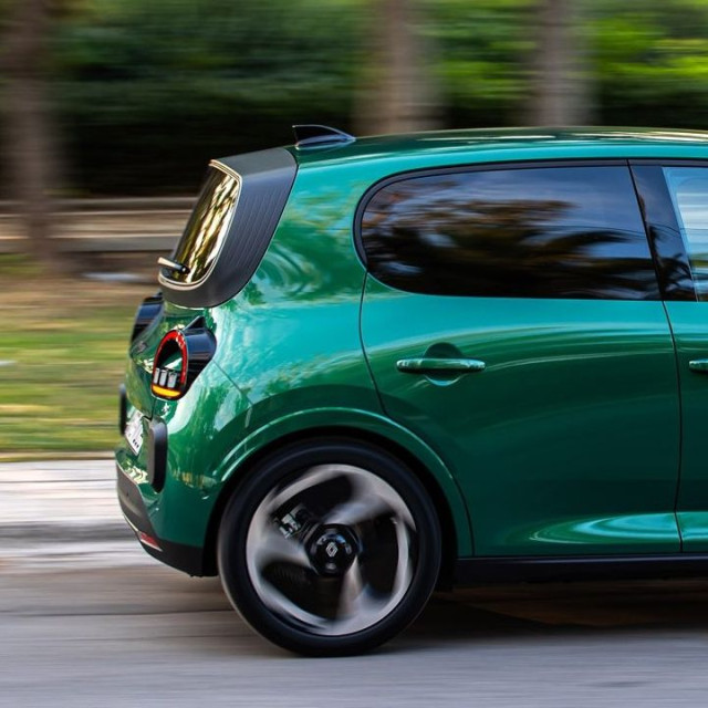 Οδηγούμε το νέο Renault Twingo στην Αθήνα