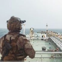 Ώρα μηδέν στη Μέση Ανατολή: Πεζοναύτες κάνουν ρεσάλτο σε δεξαμενόπλοιο - Στόχος οι γέφυρες του Ιράν