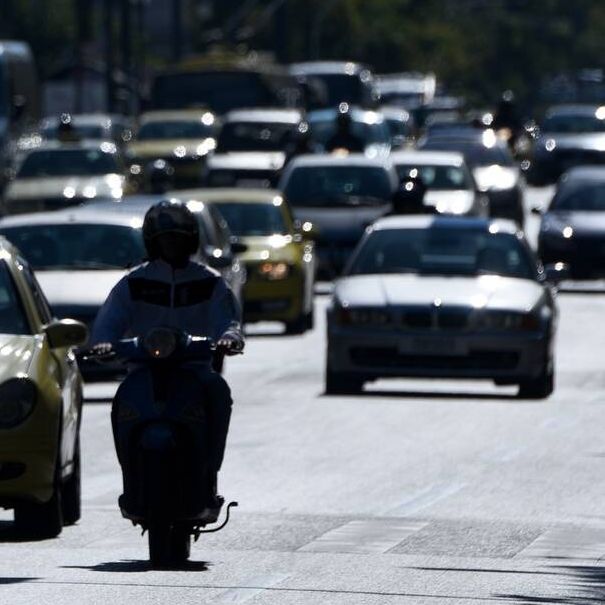 Τροχαίο στην Πανεπιστημίου: Συγκρούστηκε λεωφορείο με τρόλεϊ - Τέσσερις ελαφρά τραυματίες