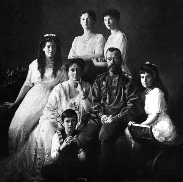 Το τέλος του Τσάρου Νικολάου Β': Πώς σφαγιάστηκε όλη η οικογένεια με πυροβόλα και ξιφολόγχες
