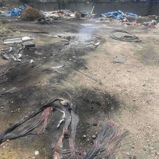 Φυλή: 25χρονος συνελήφθη επ' αυτοφώρω να βάζει φωτιά σε καλώδια μέσα σε οικόπεδο