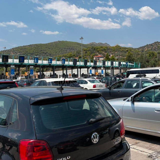 Μαζική έξοδος των αδειούχων: Μποτιλιάρισμα στους δρόμους και καθυστερήσεις στα διόδια Ελευσίνας