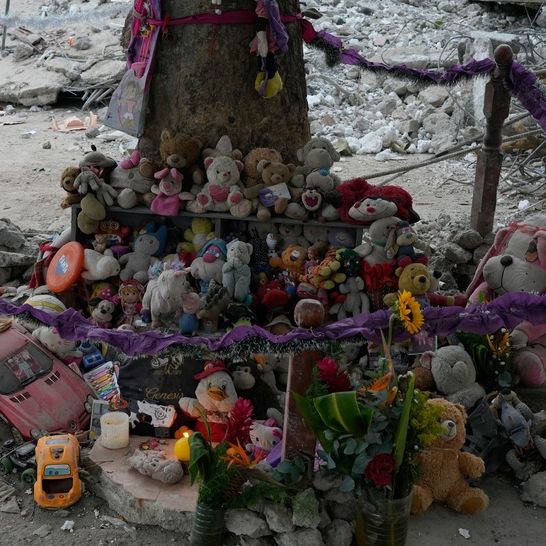 Βενεζουέλα: Εθελοντές έφτιαξαν τούρτα 7,7 μέτρων για τα παιδιά της σεισμόπληκτης Γουάιρα
