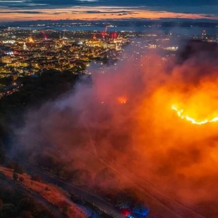 Εδιμβούργο: Στις φλόγες το ιστορικό «Κάθισμα του Αρθούρου» - Η δεύτερη πυρκαγιά σε τρεις μήνες