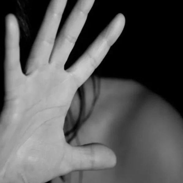 Νέο ενδοοικογενειακό επεισόδιο στην Κρήτη: Τη χτύπησε με μανία μπροστά στα μάτια του 3χρονου παιδιού
