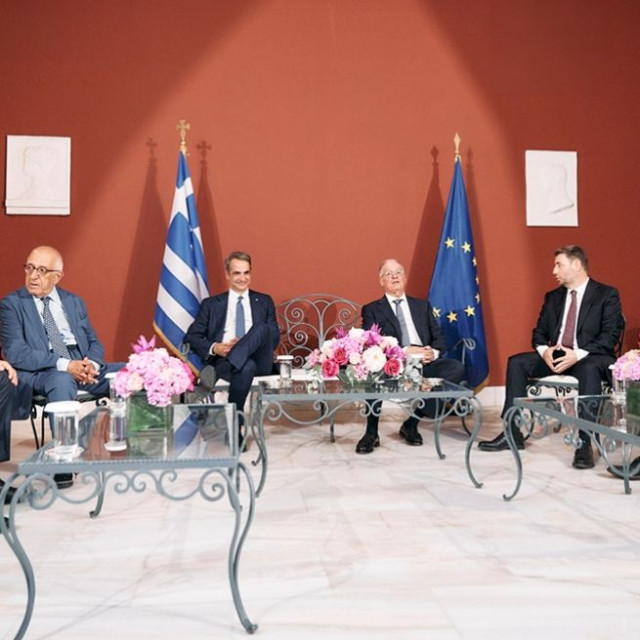 Η εμφάνιση του Αλέξη και του Αντώνη αλλάζει το πολιτικό chi,  Υπογλυκαιμικό σοκ αντιπολίτευσης
