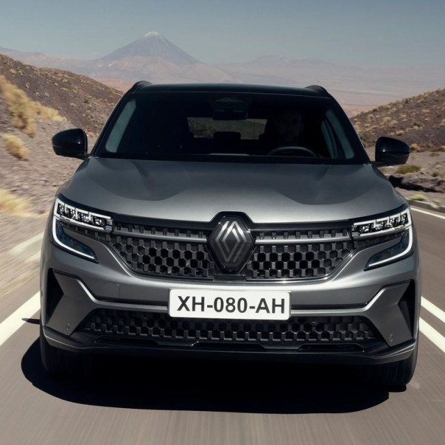 Η Renault μειώνει τις τιμές σε Captur και Austral
