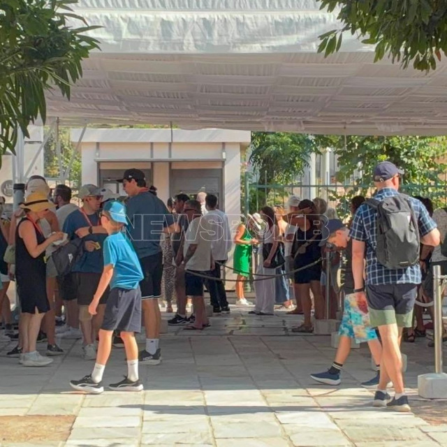 Ακρόπολη: Η μαρτυρία του βοηθού αρχιφύλακα για την επίθεση με μαχαίρι – Γνώριμος των Αρχών ο δράστης
