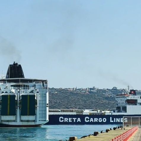 Σοβαρή επακούμβηση πλοίων στη Σούδα: Το «Έλυρος» προσέκρουσε στην πλώρη φορτηγού πλοίου