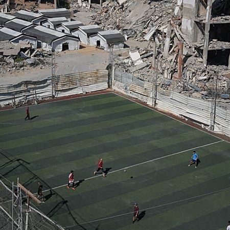 Ακρωτηριασμένοι της Γάζας αναβιώνουν τον τελικό του Μουντιάλ σε κατεστραμμένο γήπεδο