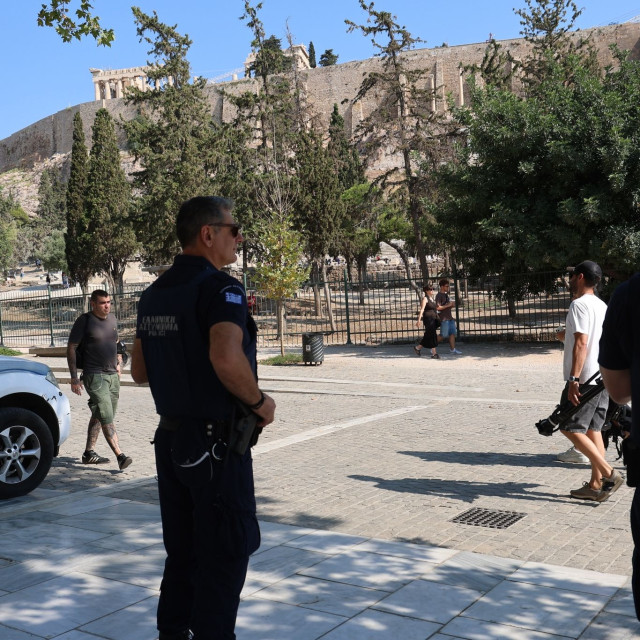 Ακρόπολη - επίθεση με μαχαίρι: Ποινική δίωξη για απόπειρα ανθρωποκτονίας στον 60χρονο