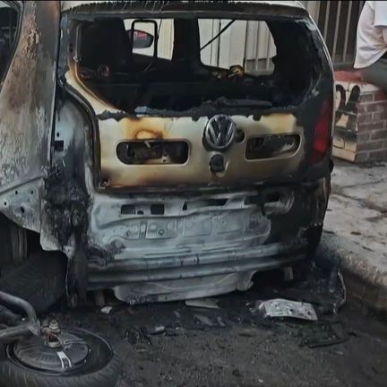 Κυψέλη: Ηλεκτρικό σκούτερ «τυλίχθηκε» στις φλόγες και κατέστρεψε σταθμευμένο ΙΧ