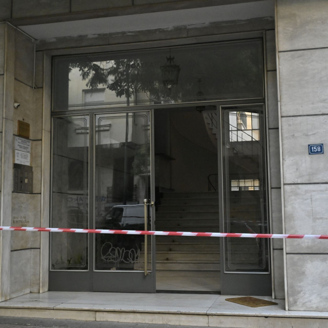 Σταύρος Γεωργίου - θυρωρός: «Κατάλαβαν τα κορίτσια τι αντίκρισα κι έβαλαν τα κλάματα»