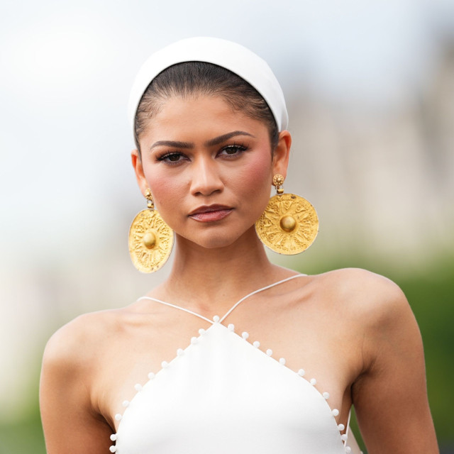 Zendaya: Γιατί τα σκουλαρίκια των 2.700 ετών που φόρεσε για την «Οδύσσεια» προκάλεσαν αντιδράσεις
