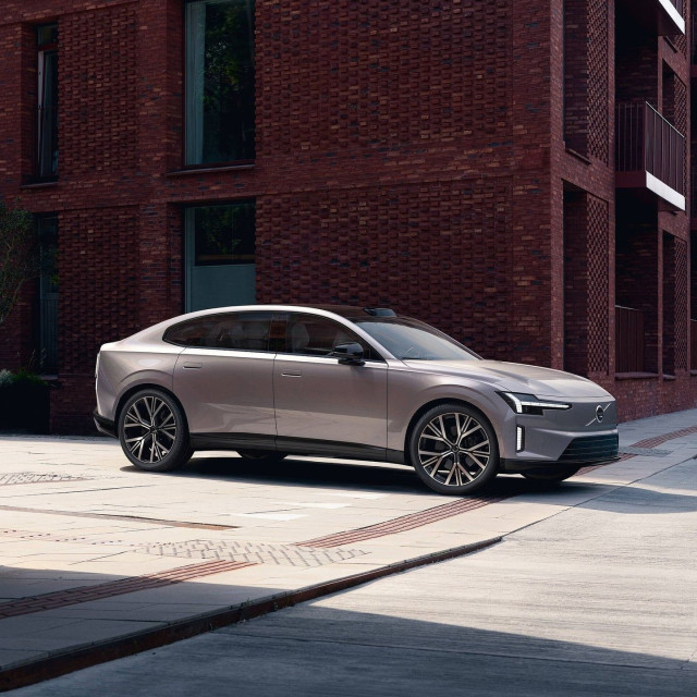 Η Volvo εξετάζει την επιστροφή των sedan και station wagon