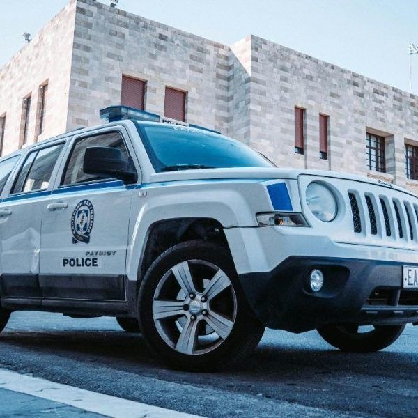 Ρέθυμνο: Συνελήφθησαν τρία αδέλφια για φυτεία κάνναβης και οπλισμό