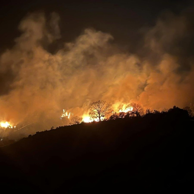 Φωτιά στη Θεσσαλονίκη: Οριοθετήθηκε η πυρκαγιά στο Λιβάδι – Ισχυρές δυνάμεις στην περιοχή