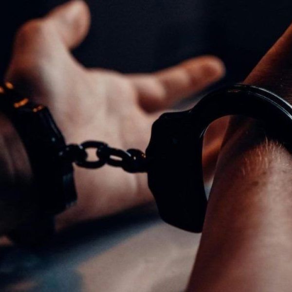 Κρήτη: Χειροπέδες σε 32χρονο που έσπαγε και έκλεβε αυτοκίνητα