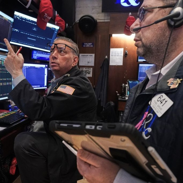 Wall Street: Απώλειες με φόντο την πτώση των τεχνολογικών μετοχών και το «άλμα» στο πετρέλαιο