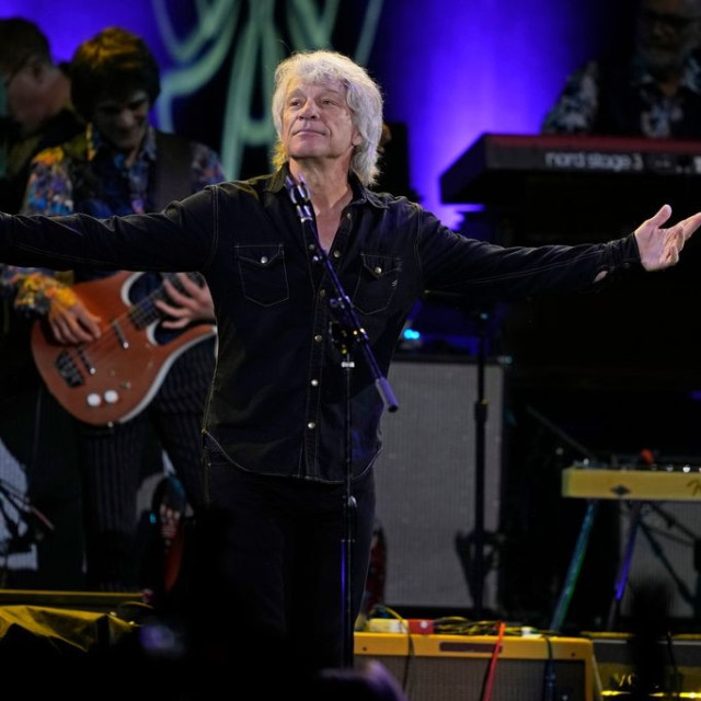 Ο Jon Bon Jovi τερμάτισε πρόωρα συναυλία λόγω προβλήματος στη φωνή του