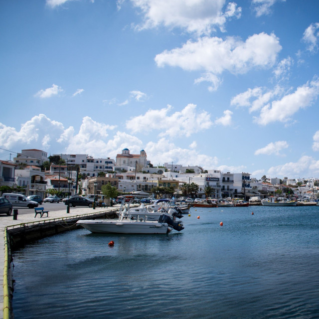 Άνδρος: Το Andros AI φιλοδοξεί να γίνει ο «έξυπνος οδηγός» των διακοπών - Η εμπειρία της Le Figaro