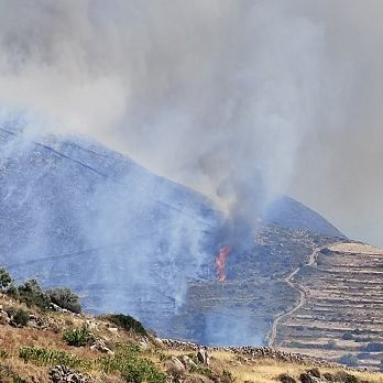 Φωτιά στην Πάρο:«Υπό έλεγχο το μέτωπο, αλλά χάθηκε μια μοναδική φυσική ομορφιά», λέει ο αντιδήμαρχος