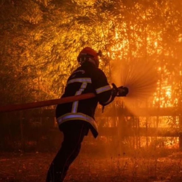Η φωτιά απέχει 11 χιλιόμετρα από το Μπορντό - «Είμαστε έτοιμοι για όλα τα ενδεχόμενα»