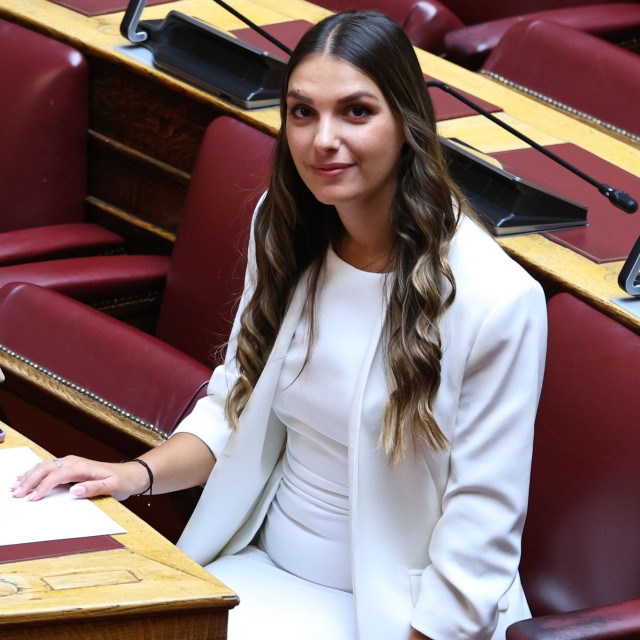 Παραιτήθηκε από τους Δημοκράτες και η νεότερη βουλευτής Μυρτώ Κοροβέση-Φήμες για μεταγραφή στο ΠΑΣΟΚ