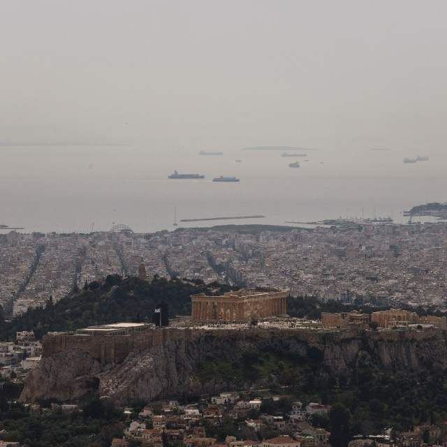 Καιρός αύριο: Τοπικές καταιγίδες και αφρικανική σκόνη - Έως 37 βαθμούς η θερμοκρασία