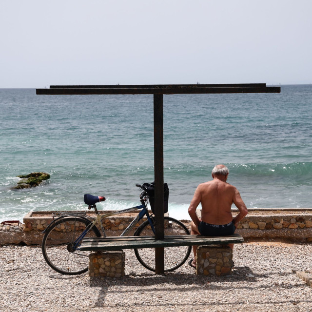 Σε ποιες παραλίες της Αττικής απαγορεύεται η κολύμβηση - Νέα εγκύκλιος του υπουργείου Υγείας