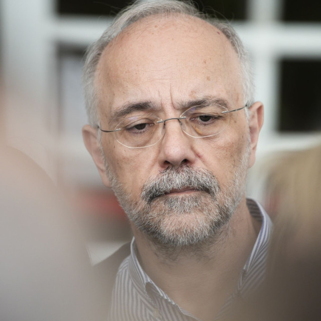 Ο Θανάσης Αυγερινός παραιτήθηκε από εκπρόσωπος του κόμματος Καρυστιανού