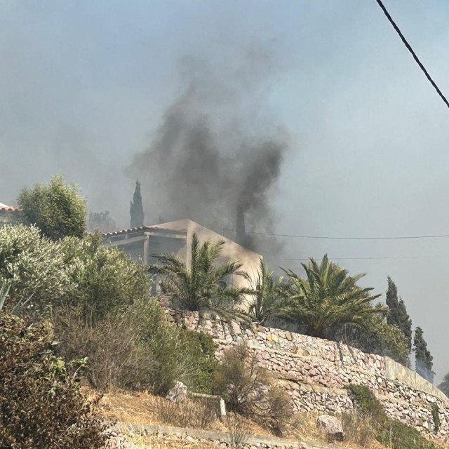 Ρέθυμνο: «Η φωτιά ειναι ανεξέλεγκτη - Δεν υπάρχουν εναέρια μέσα», λέει ο δήμαρχος της περιοχής