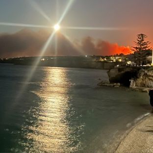 Φωτιά στην Πάρο: Συνεχείς αναζωπυρώσεις, κάηκαν 2 σπίτια - Ενισχύθηκαν οι δυνάμεις της Πυροσβεστικής