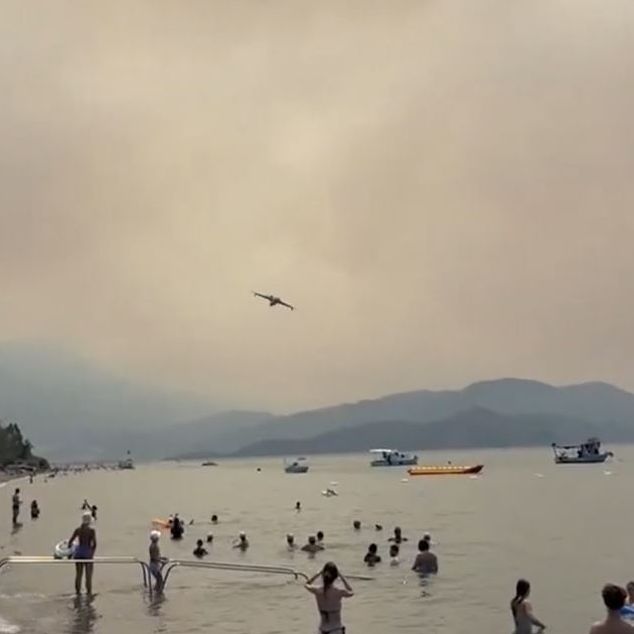 Πύρινη κόλαση στην Τουρκία: Μάχη με τις φλόγες στα τουριστικά θέρετρα της Αττάλειας