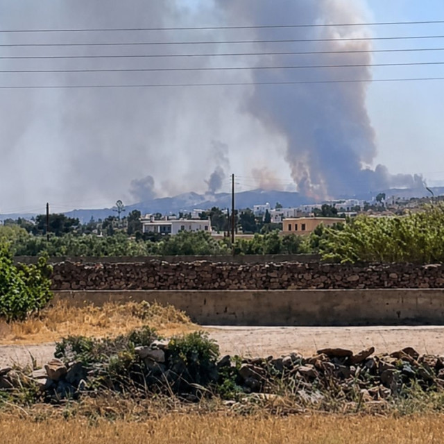 Φωτιά στην Κάλυμνο: 112 στους κατοίκους στο Βαθύ