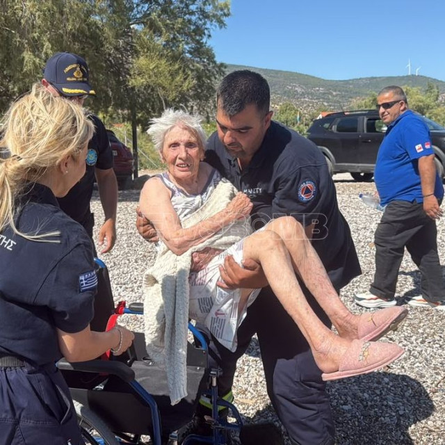 Βίντεο Newsbomb: Οι δραματικές στιγμές στον Άγιο Βασίλειο – Ταχύπλοο απεγκλωβίζει κατοίκους